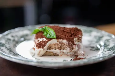 Tiramisu lekkie jak chmurka – idealny przepis na puszysty deser